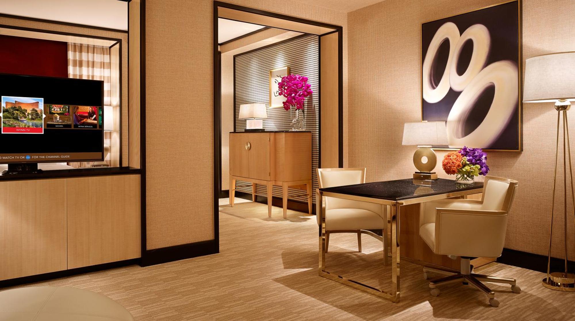 Wynn Las Vegas Esterno foto A suite at The Ritz-Carlton, Hong Kong