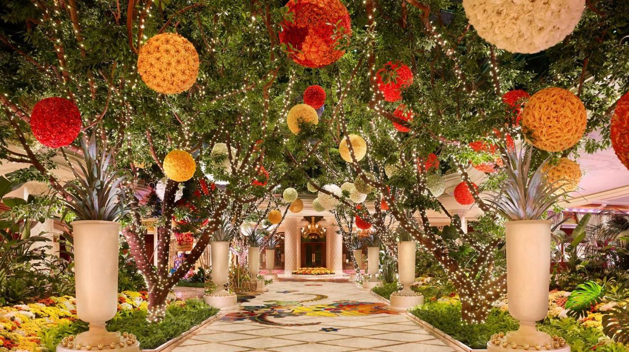 Wynn Las Vegas Esterno foto The Bellagio Conservatory and Waterfall